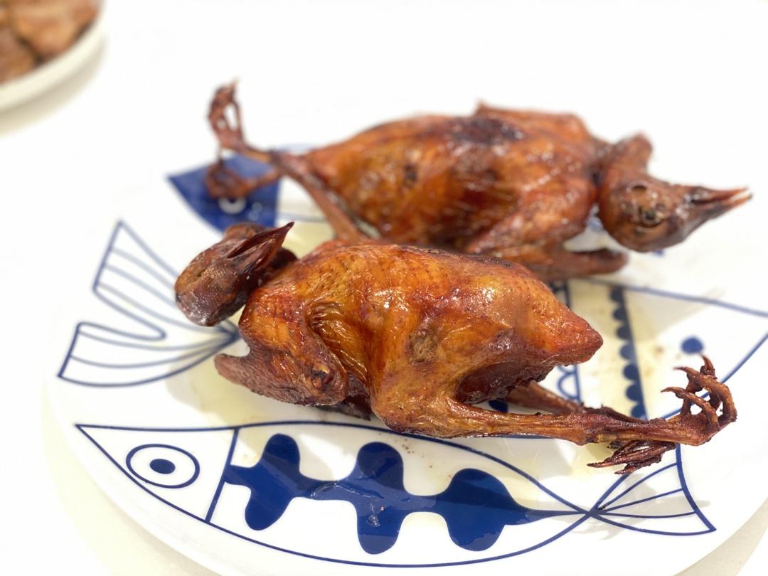 豉油皇乳鸽（脆皮乳鸽）