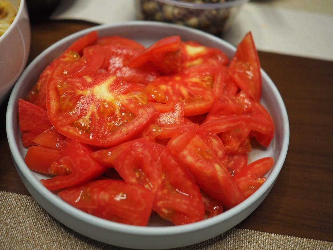 凉拌西红柿