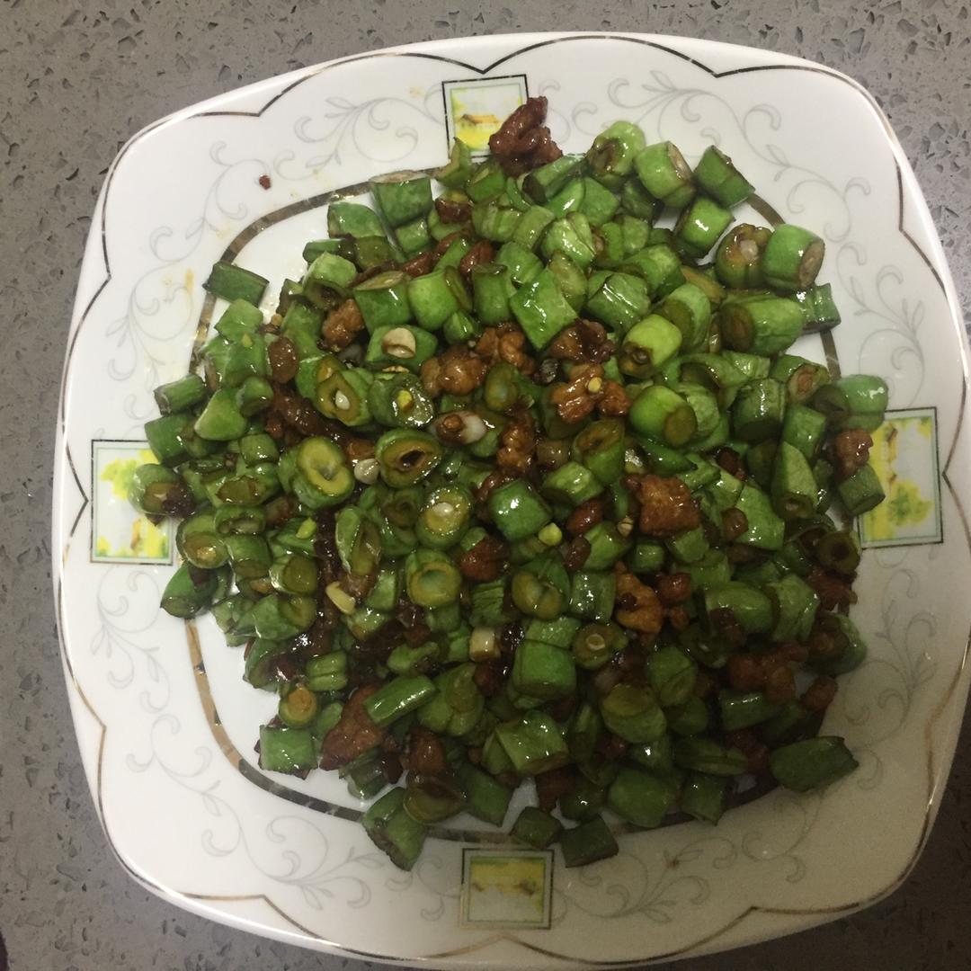 厨师长教你：“豆角炒肉末”的家常做法，非常下饭赶紧收藏