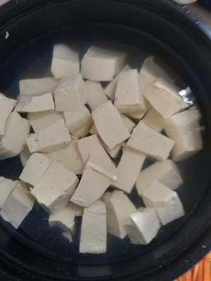 木耳胡萝卜丝炖豆腐的做法 步骤2