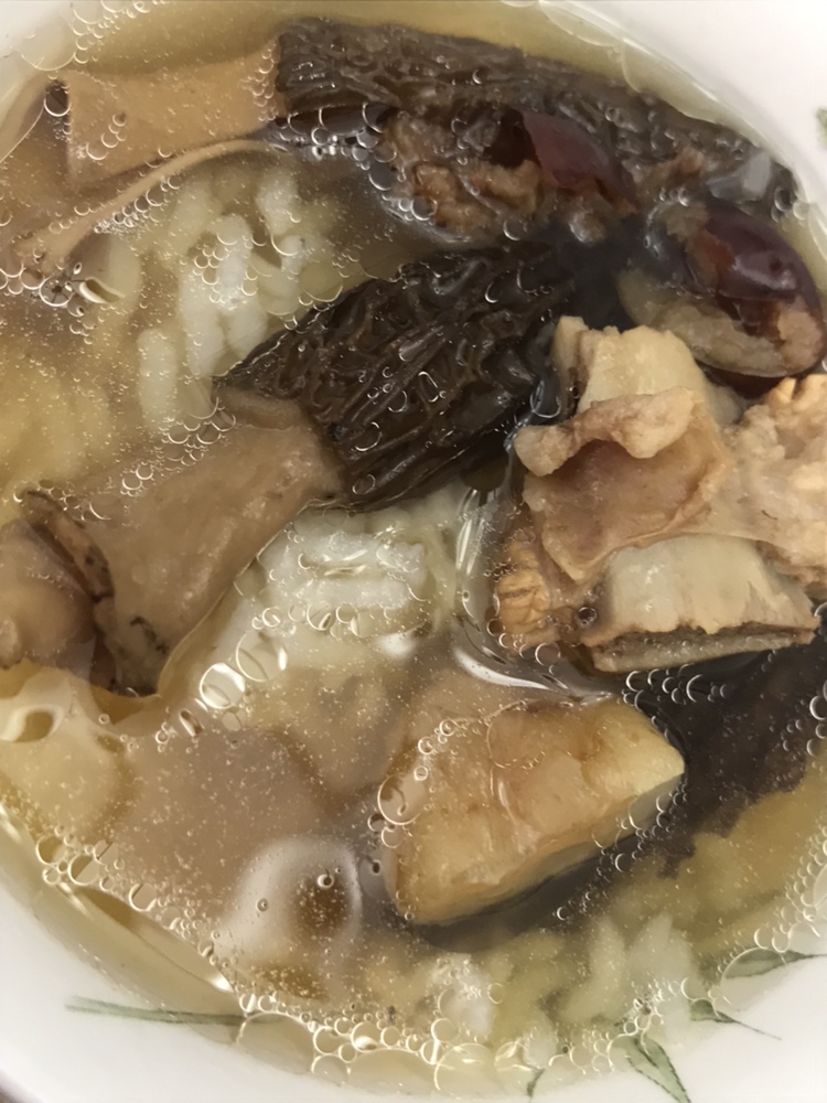 排骨炖天麻羊肝菌汤的做法 步骤6