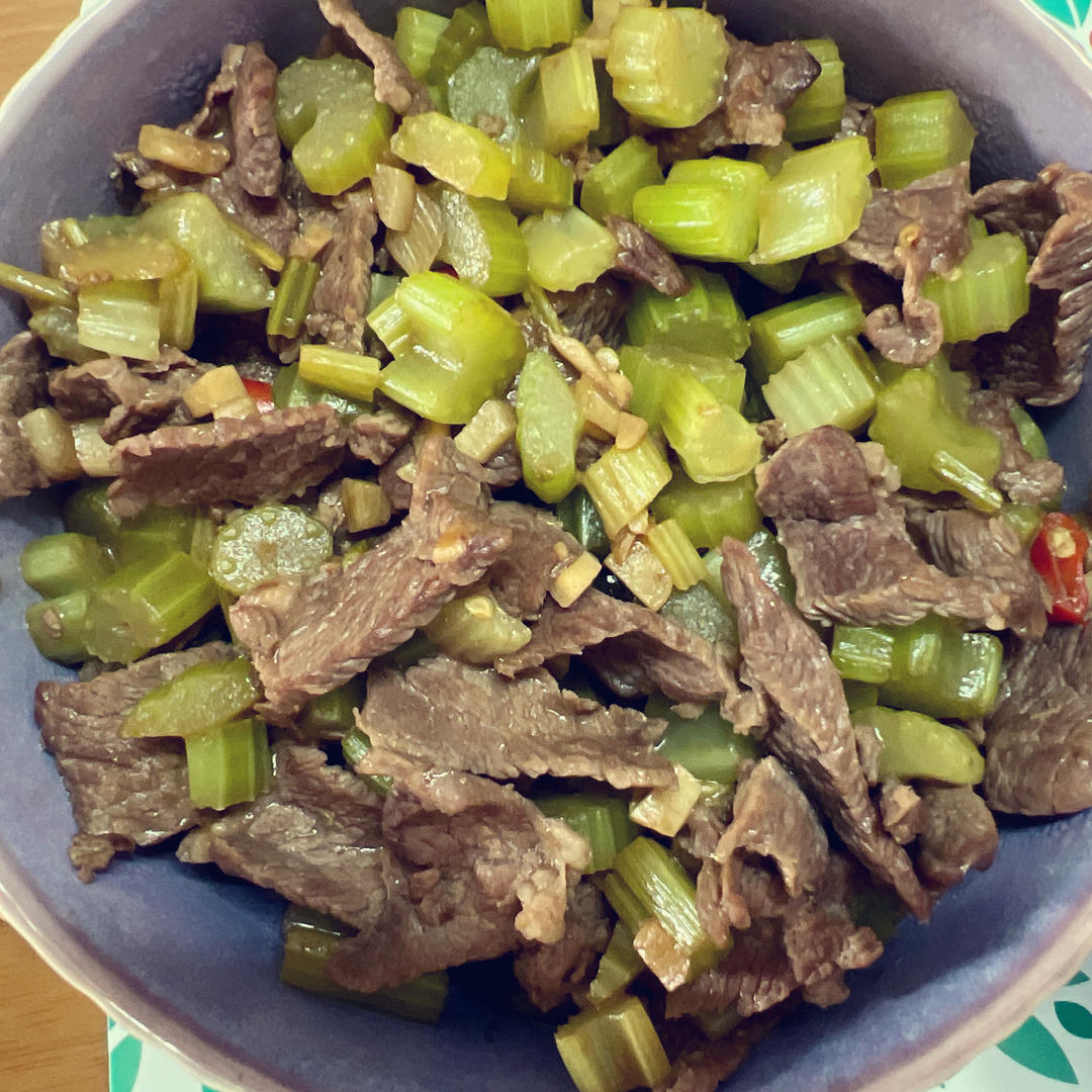 下饭神器又来了，试试这道芹菜炒牛肉！！