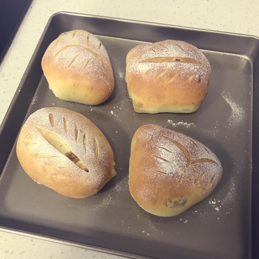 葡萄软欧（仿原麦山丘）Milk flavored bread filled with raisins and butter
