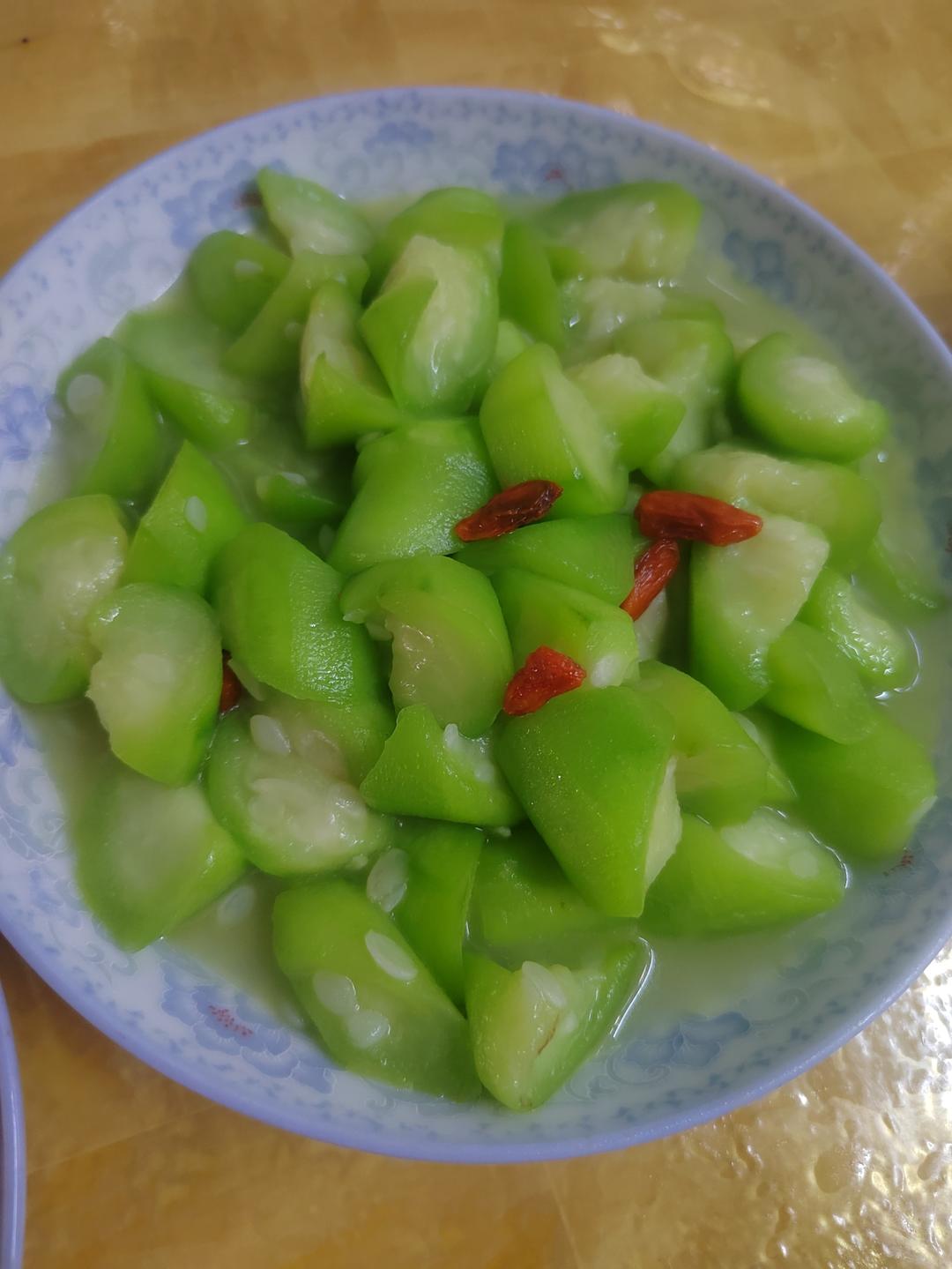 素炒丝瓜|这样做绝了！简单又好吃！