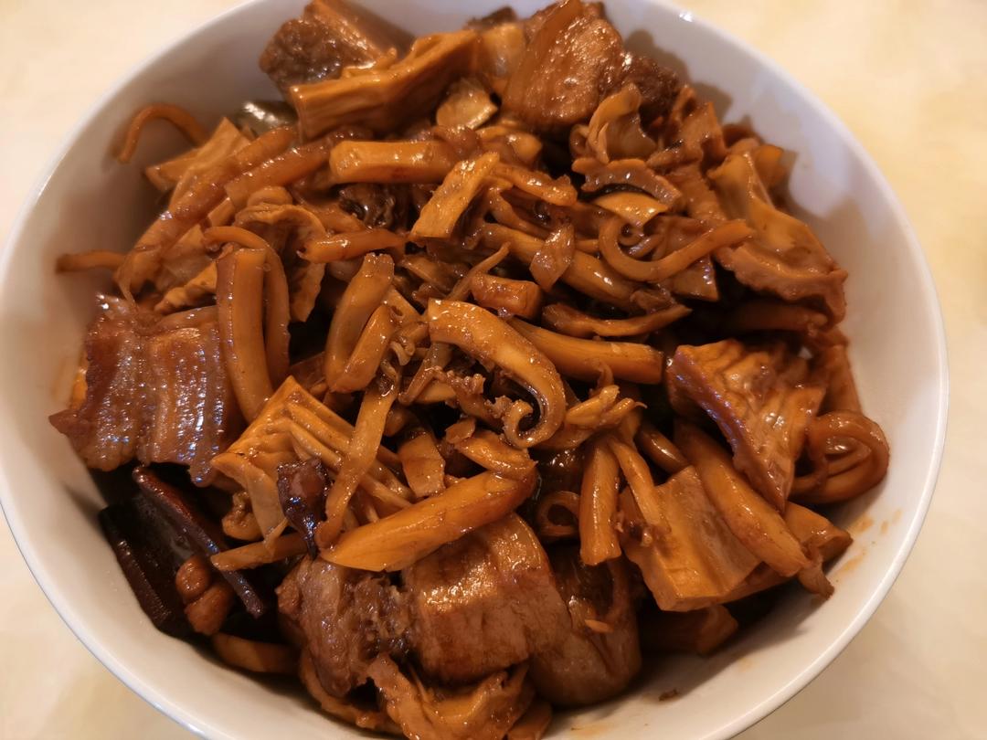 墨鱼干烧肉