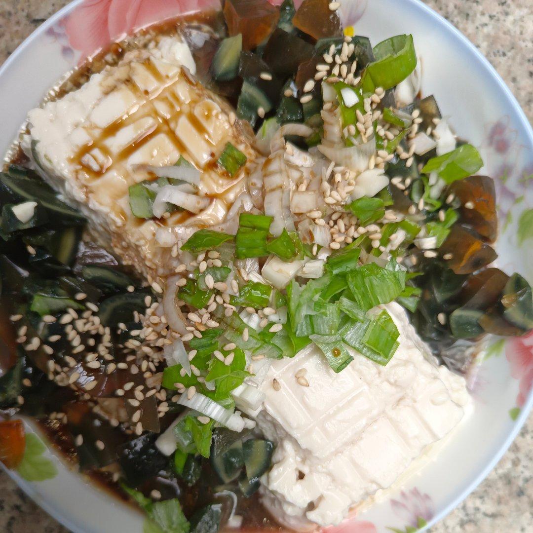 凉拌皮蛋豆腐