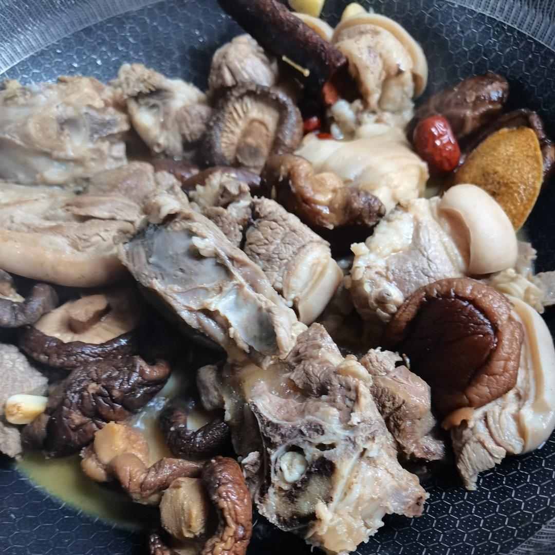 胡萝卜炖羊腿