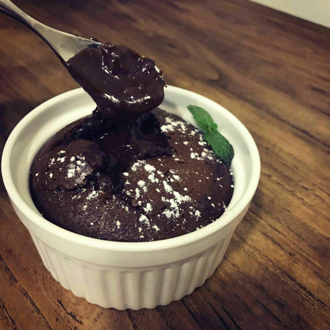 给妹子群的巧克力熔岩蛋糕