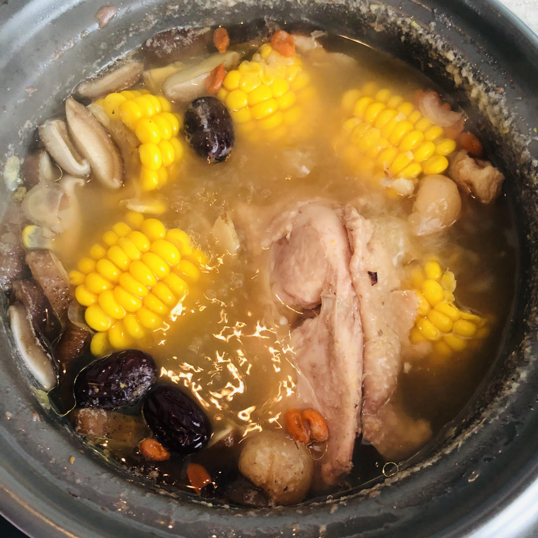 金小羊2019做的玉米红枣炖土鸡汤