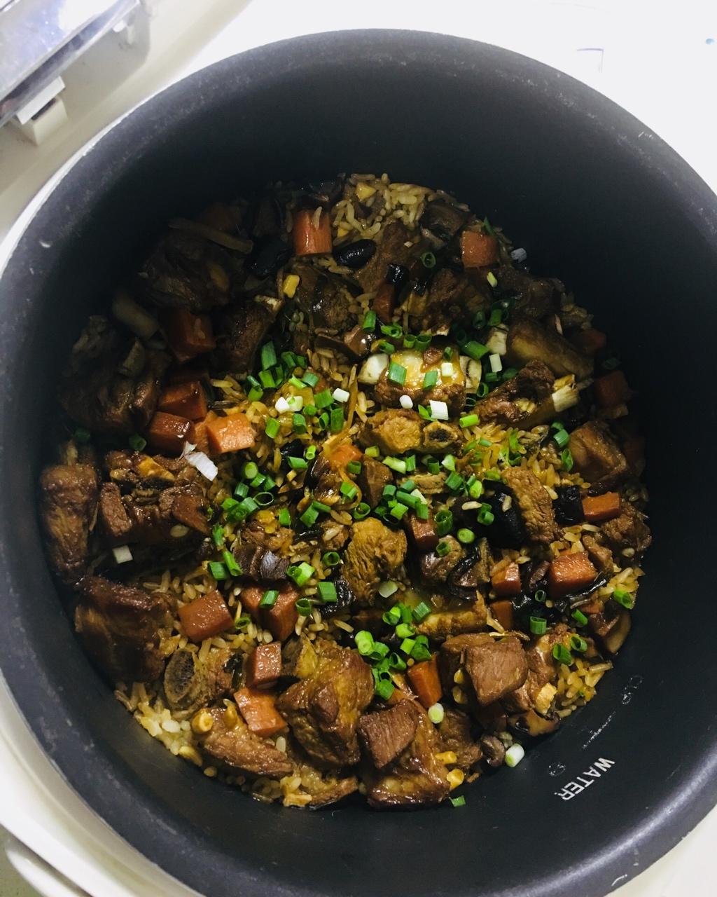 喷香排骨焖饭（爆好吃）