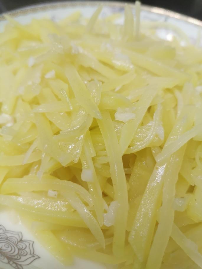 炒蒜香土豆丝 绵软版的做法