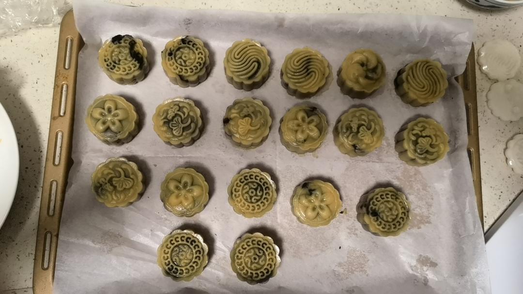 广式月饼—蛋黄芝麻月饼
