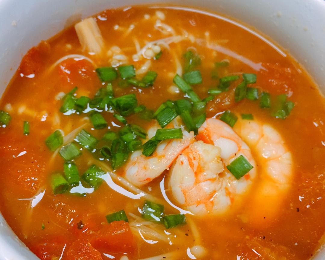 金针菇番茄鲜虾锅的做法