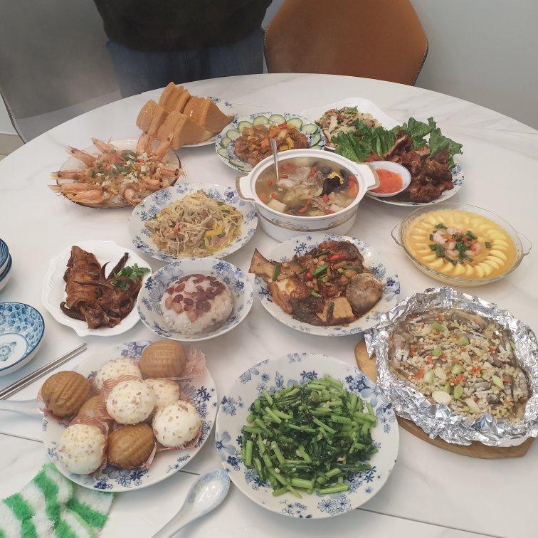 90后小两口年夜饭