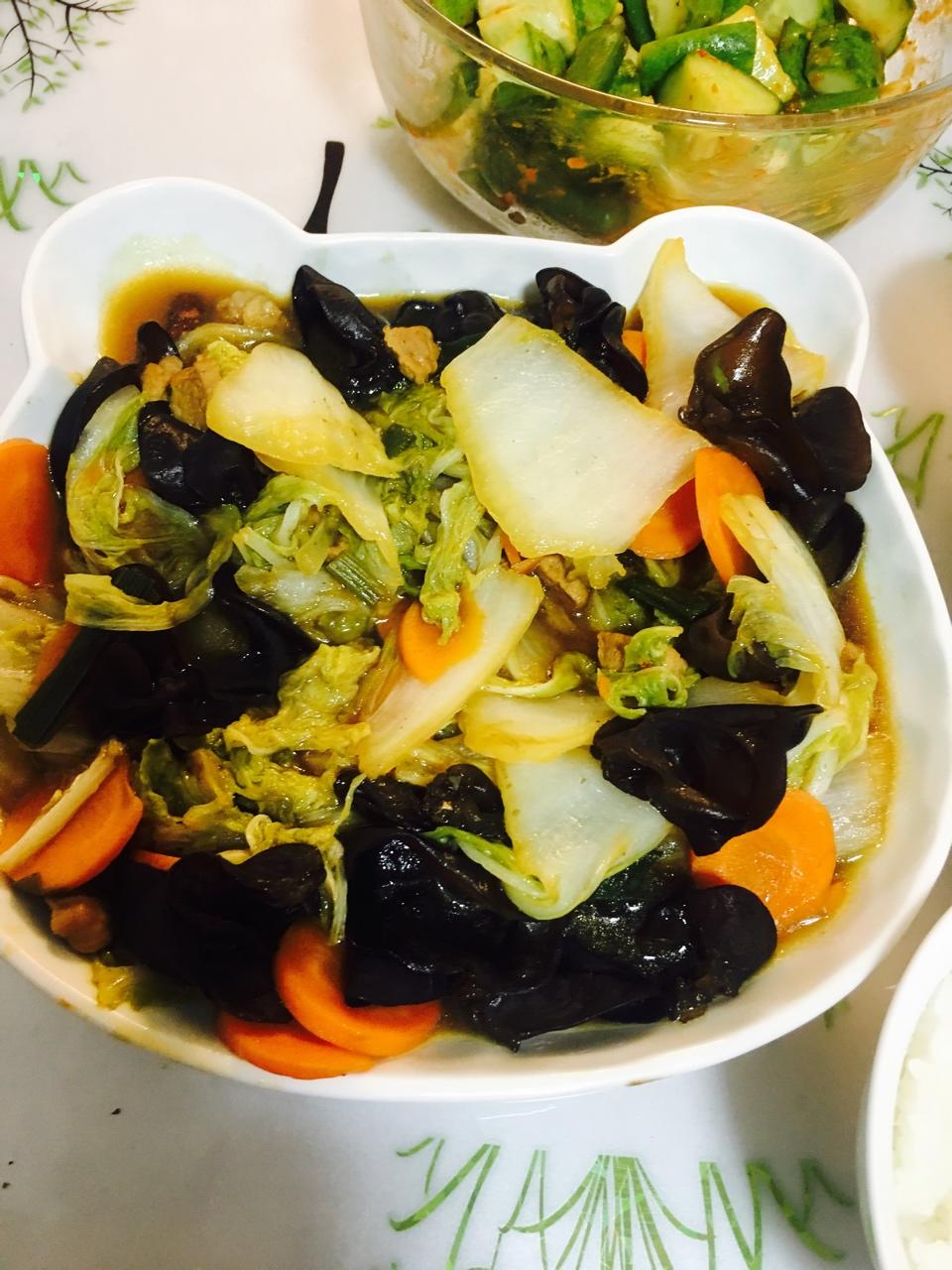 会打针的妍哥做的白菜炒木耳