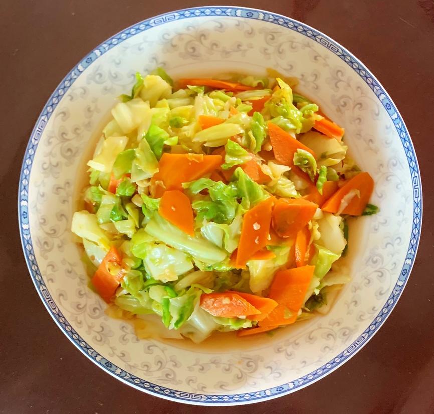 十分钟素菜·胡萝卜炒甘蓝/包菜/大头菜(附详细切法)的做法