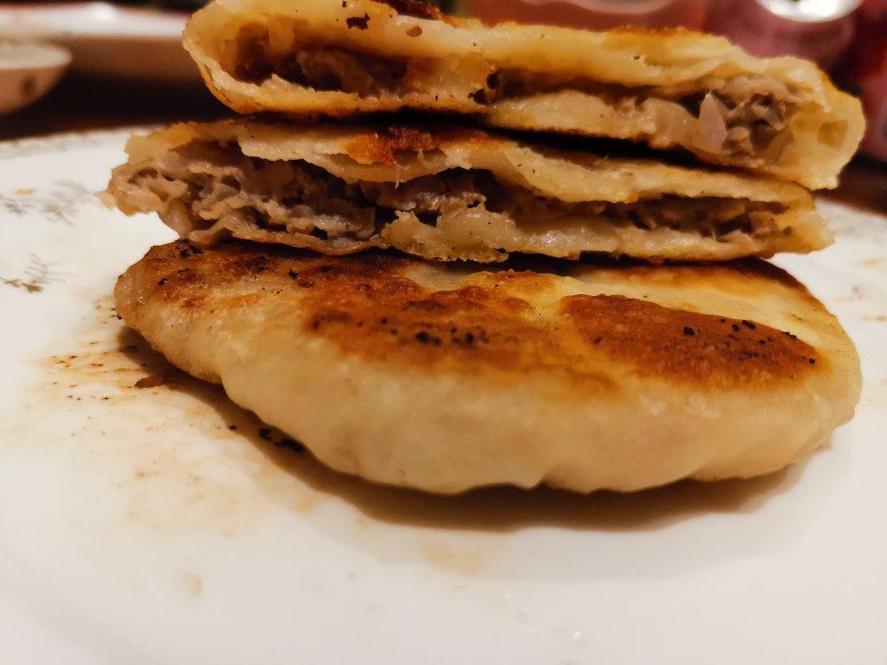 #家庭版#咬一口就满口留香～洋葱香菇牛肉馅饼🥢