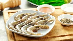 饭合 | 泰式胡椒虾的做法 步骤1