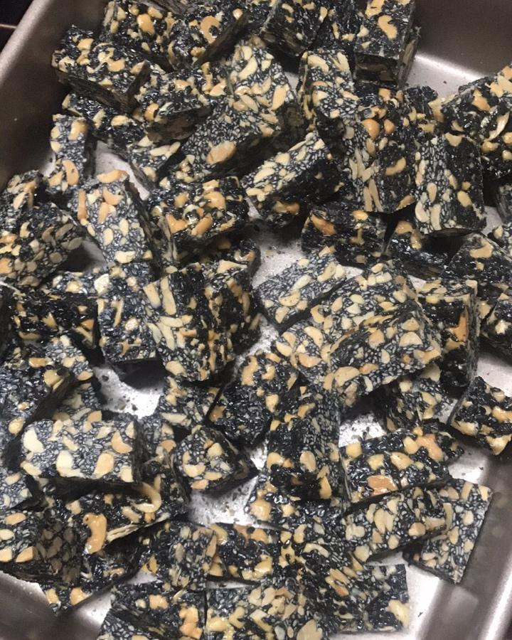 黑芝麻花生糖