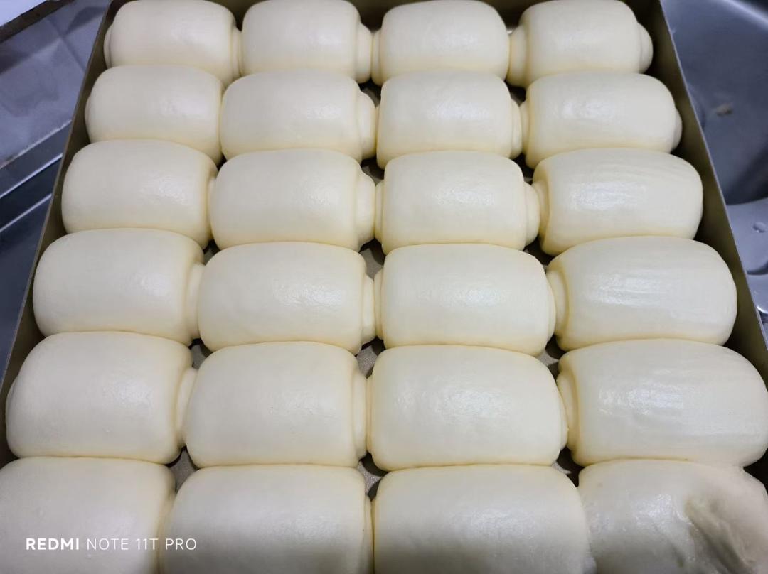 超软淡奶油小面包（餐包），一次发酵柔软拉丝，消耗淡奶油，持久柔软隔天不变硬