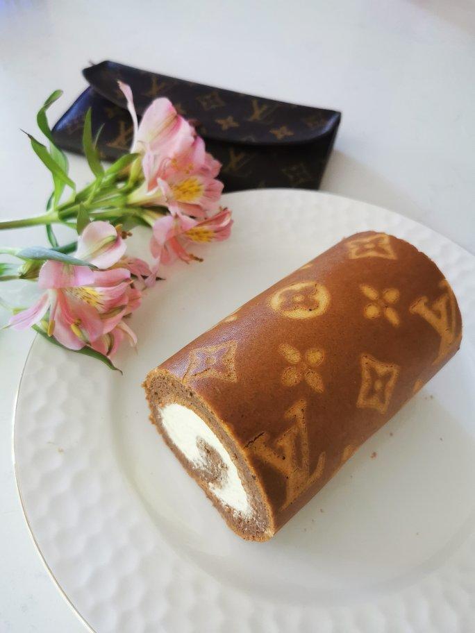 天上飞的双语做的lv老花蛋糕卷