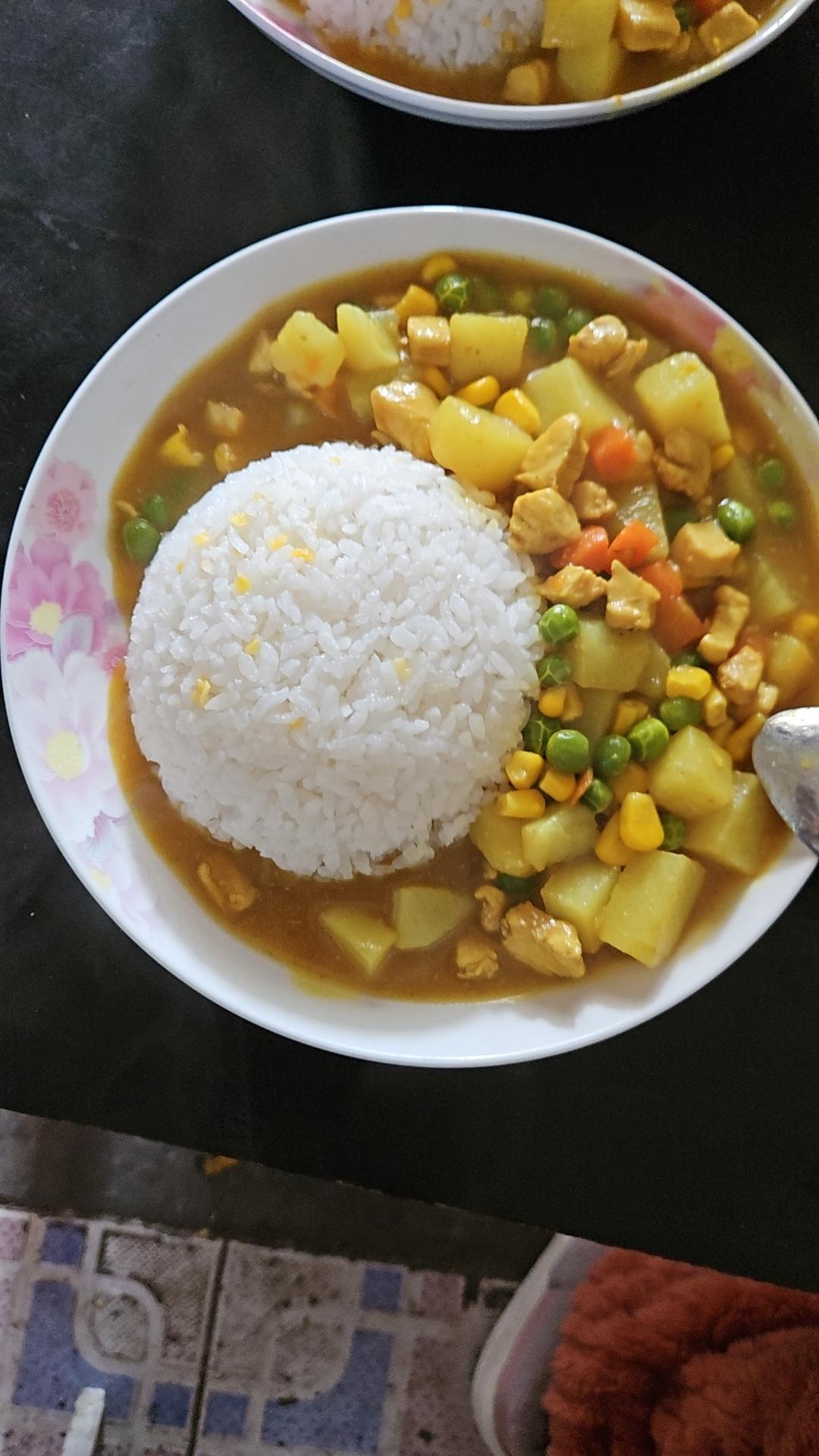 人见人爱花见花开🐤         三只小鸡日式咖喱饭