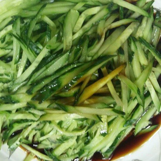 小雨小雨点做的小清新拌黄瓜丝