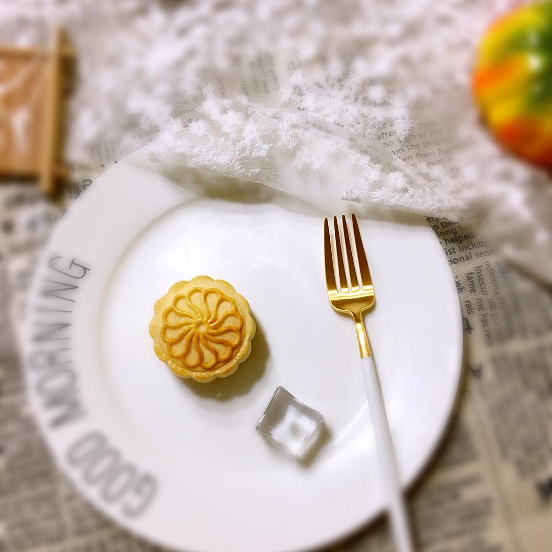 酥皮奶黄月饼