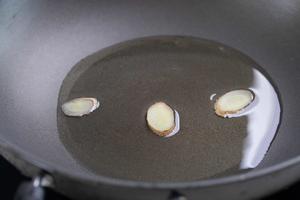 电饭煲排骨焖饭的做法 步骤1