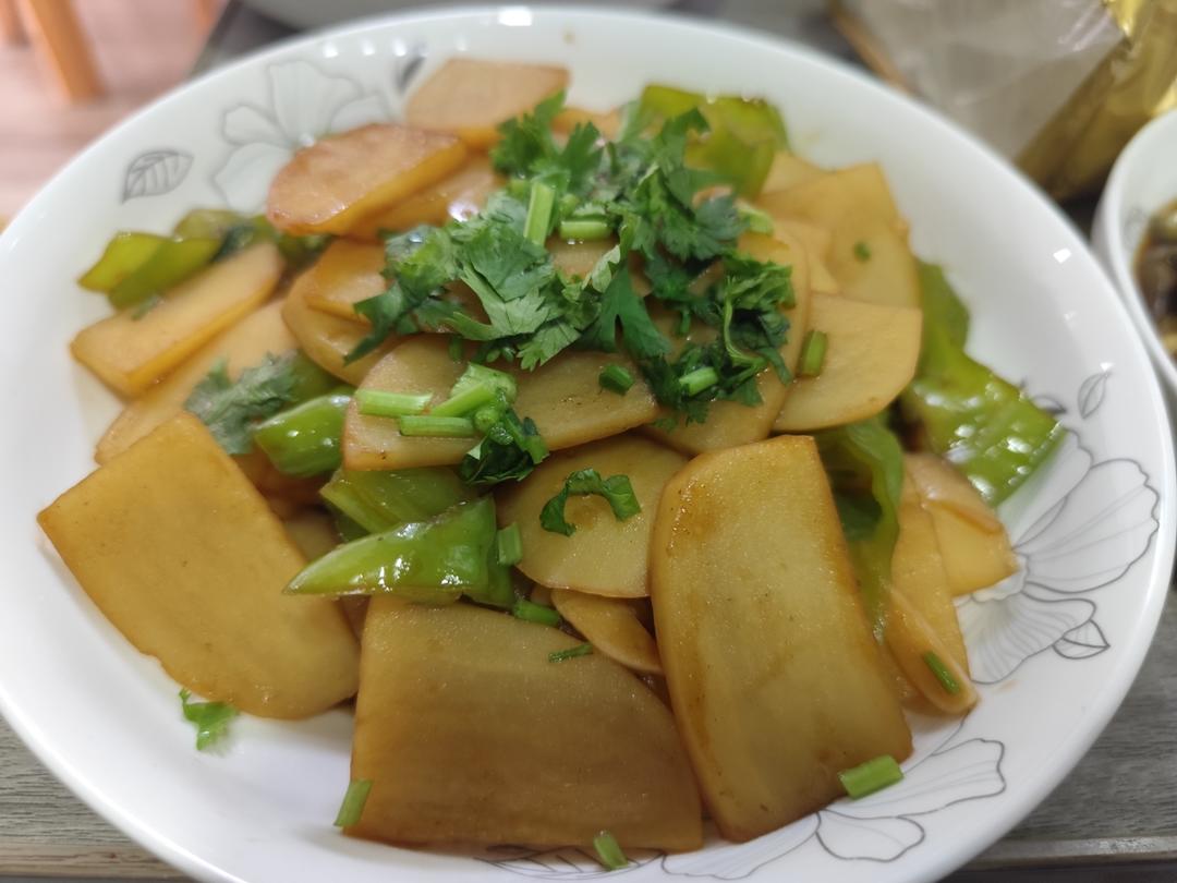 比肉都好吃的青椒炒土豆片😋简单又美味❗️