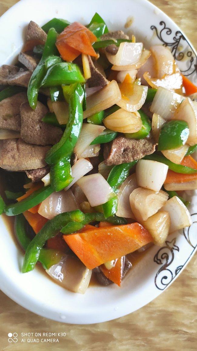 就像有句话所说：成年人的世界里，从来就没有“容易”二字。很多时候，你只能单枪匹马，直面生活的兵荒马乱。