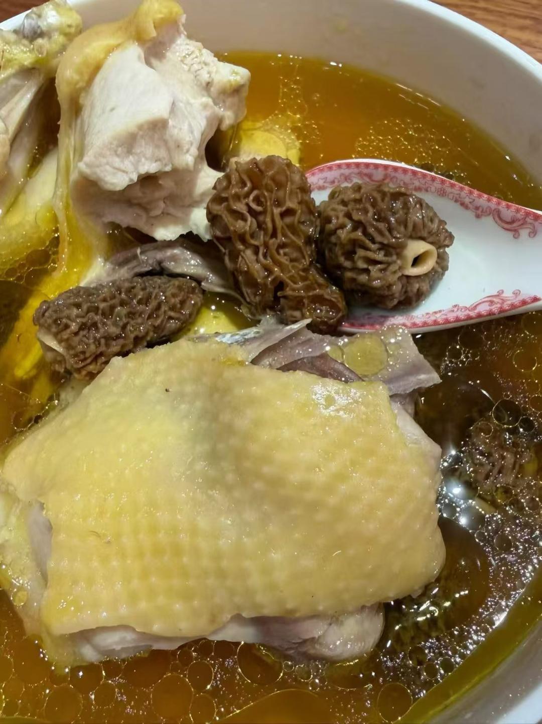 黄芪羊肚菌红枣炖瘦肉