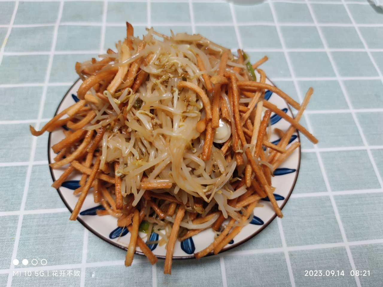 北方特色菜：绿豆芽炒馓子的做法
