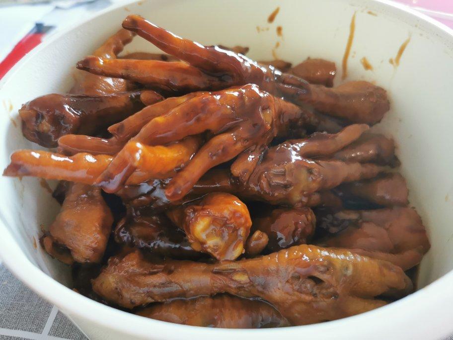 好吃到手指都吃掉的卤鸡爪