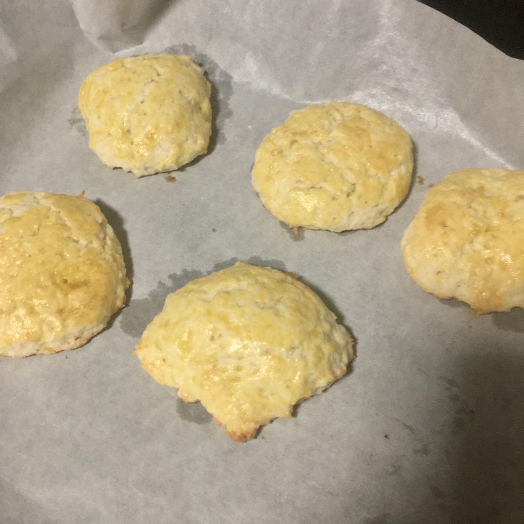 【视频】3分钟 奶油司康Scone(可能是世界上最快手的司康) 消耗淡奶油～