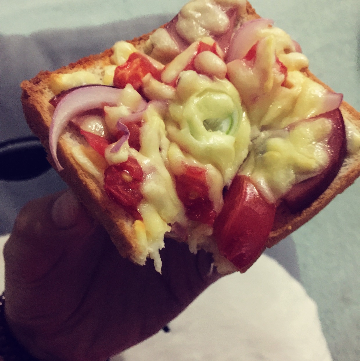 简单面包片芝士披萨