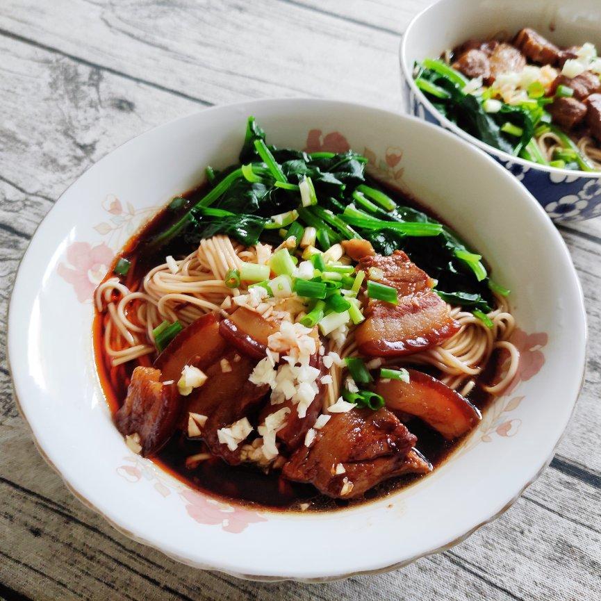 家常大肉面