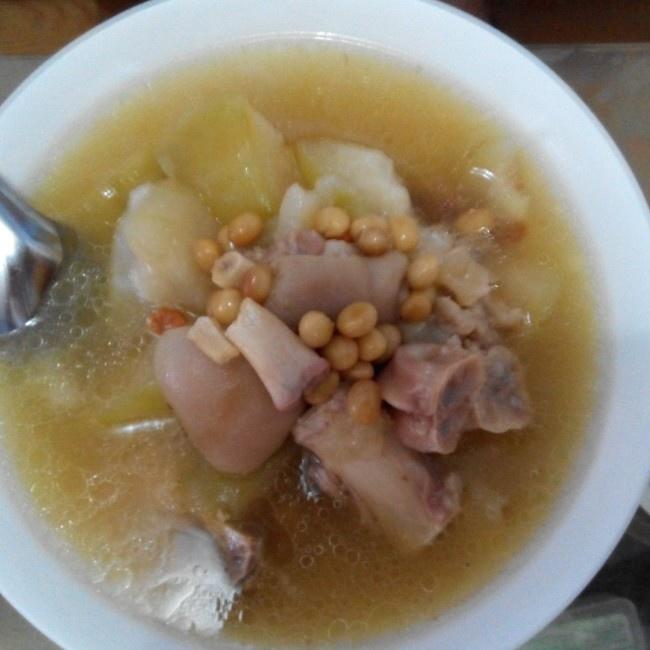 冬瓜黄豆猪蹄汤的做法