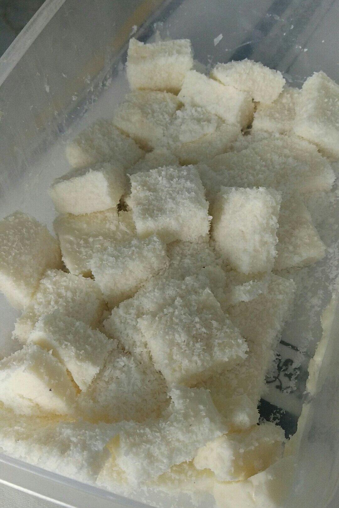 完胜85度C牛奶椰丝小方