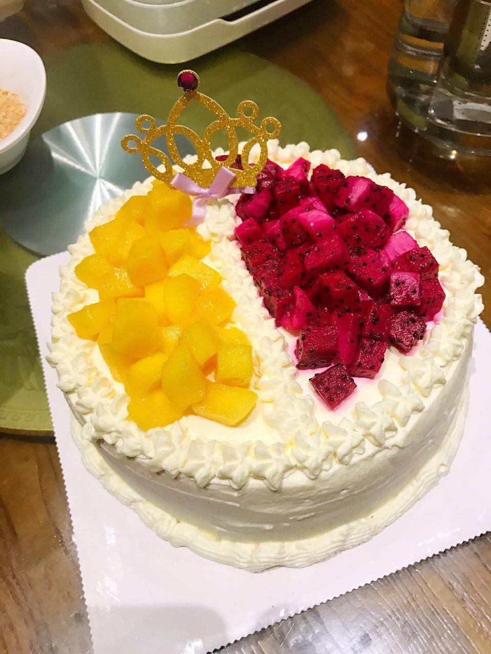 奶油水果装饰蛋糕