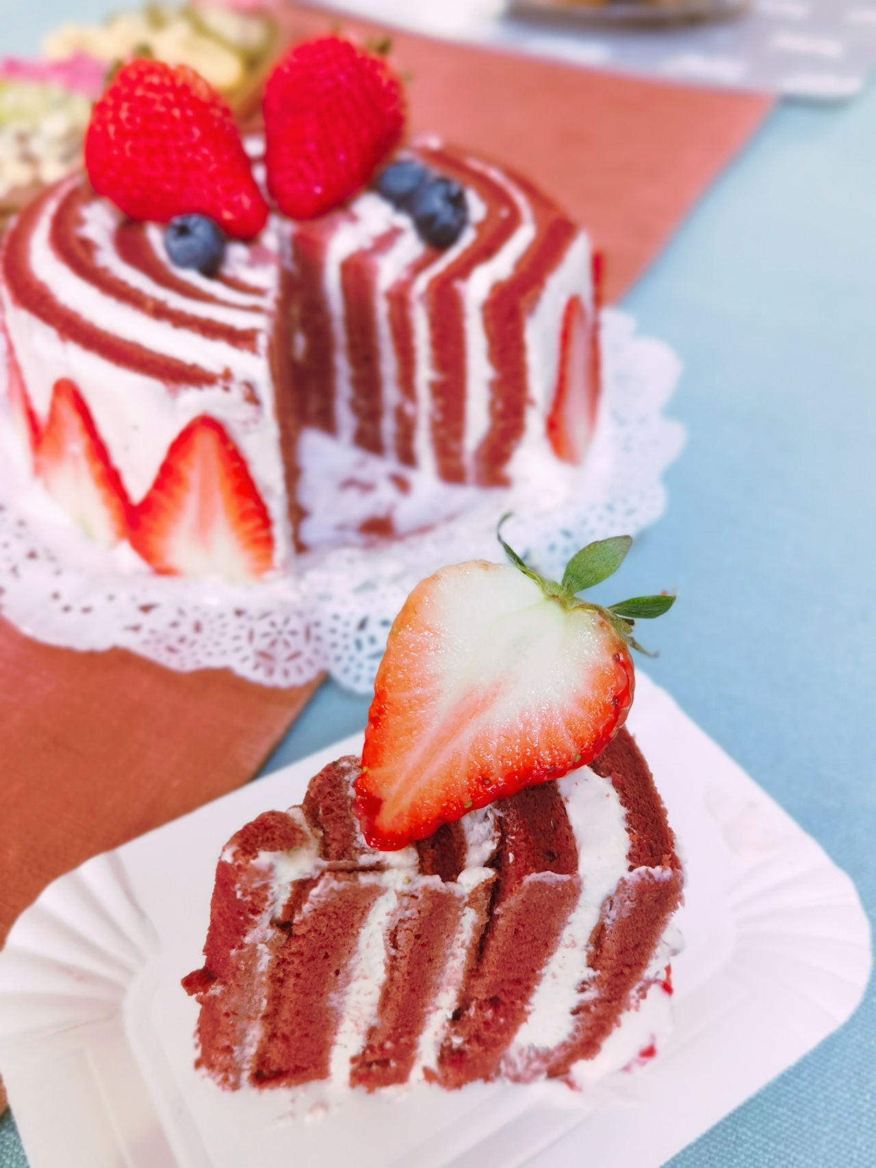 草莓漩涡年轮蛋糕🍓一圈又一圈，治愈且美好～