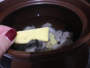 猪蹄膀炖海带汤的做法 步骤5