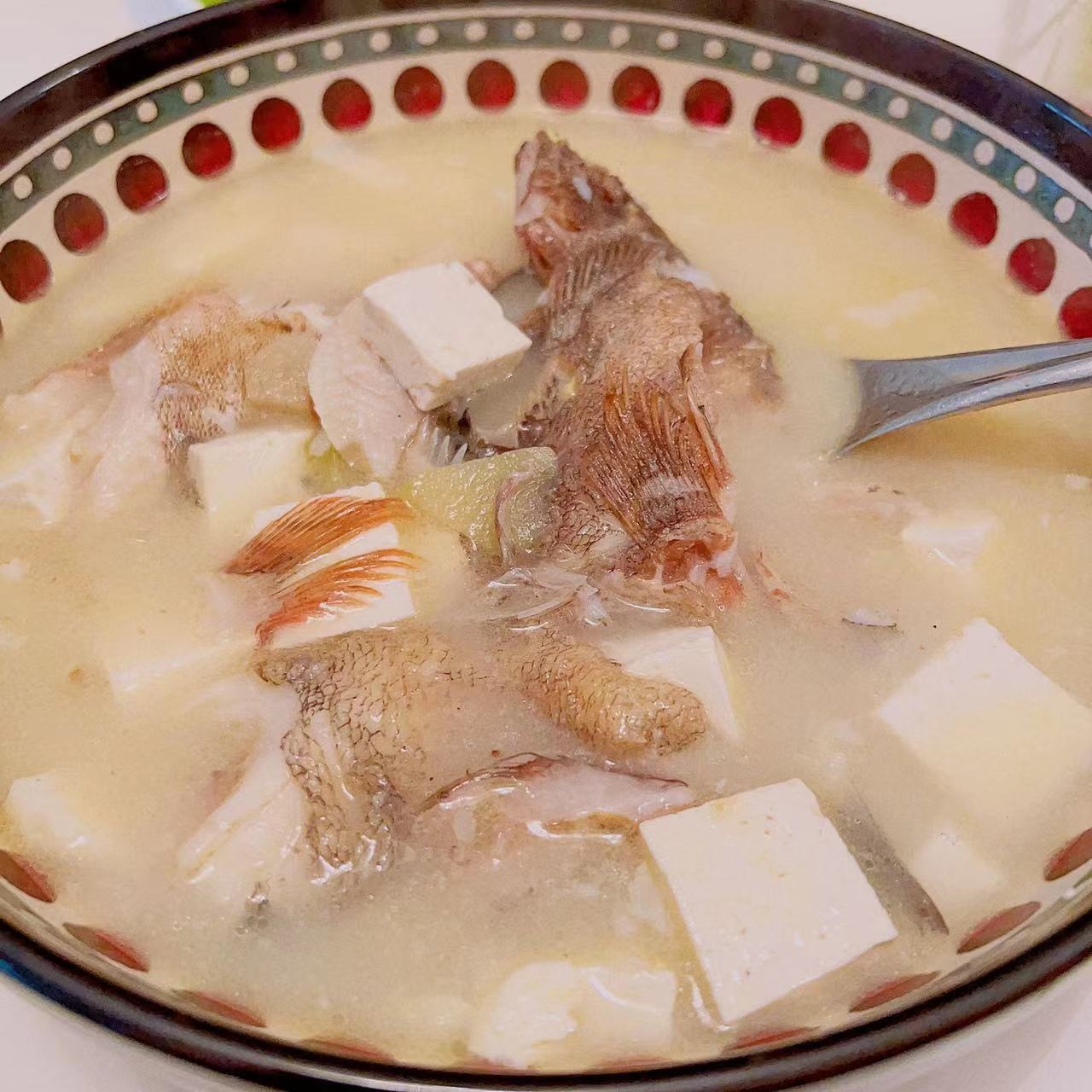 石䱵鱼炖地锅豆腐汤（石九公、虎头鱼）