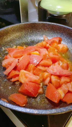 番茄龙利鱼煲的做法 步骤1