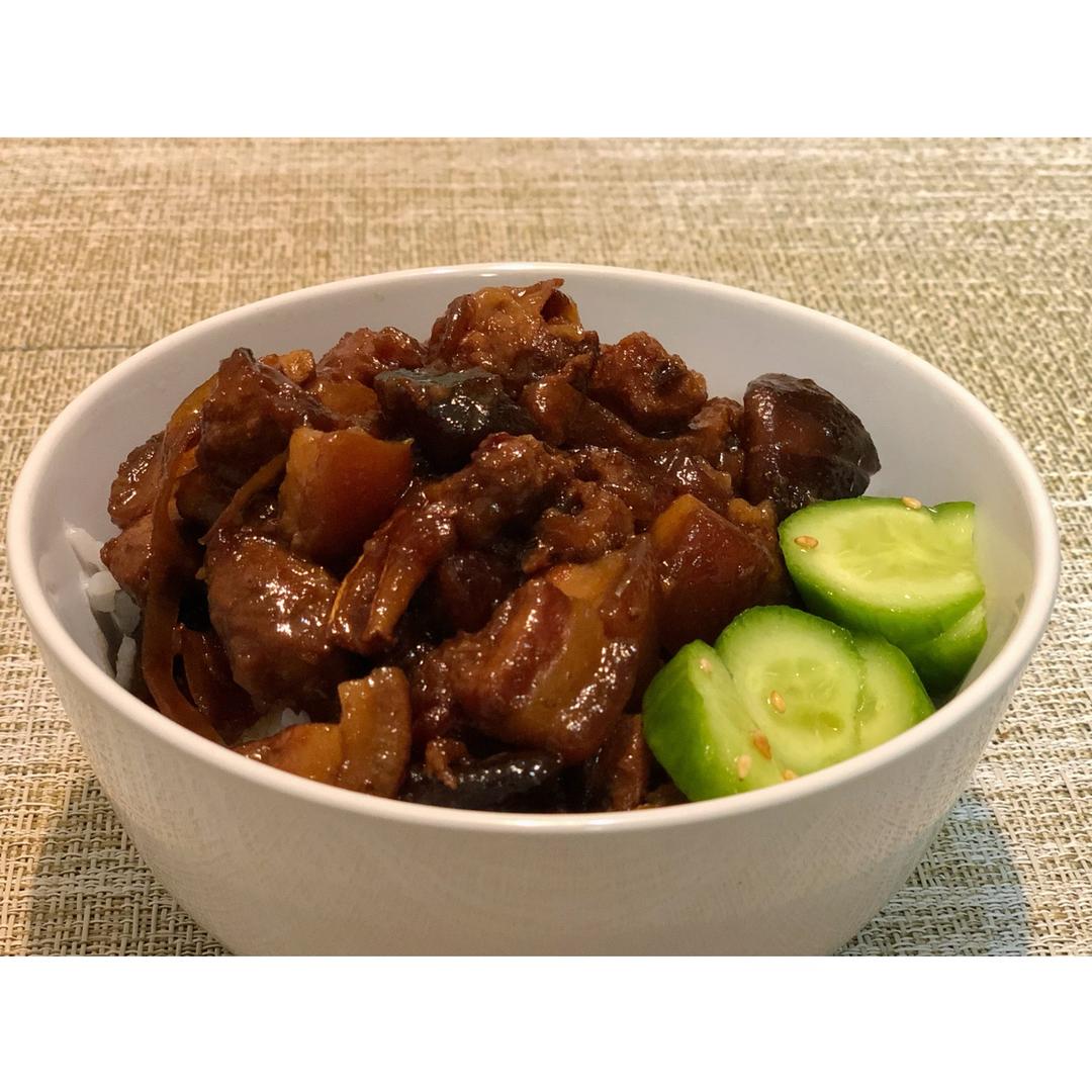 洋葱酥卤肉饭