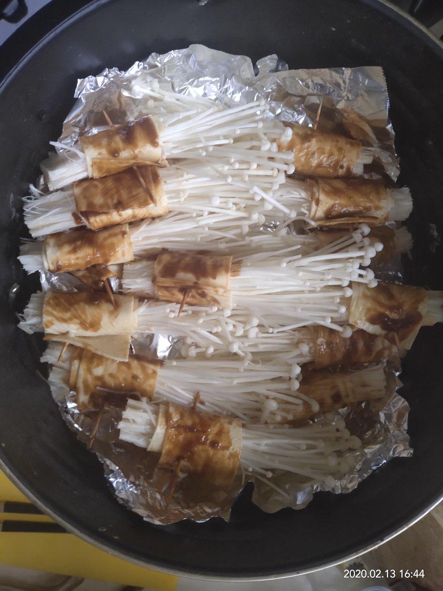 和风辣烤豆皮金针菇卷