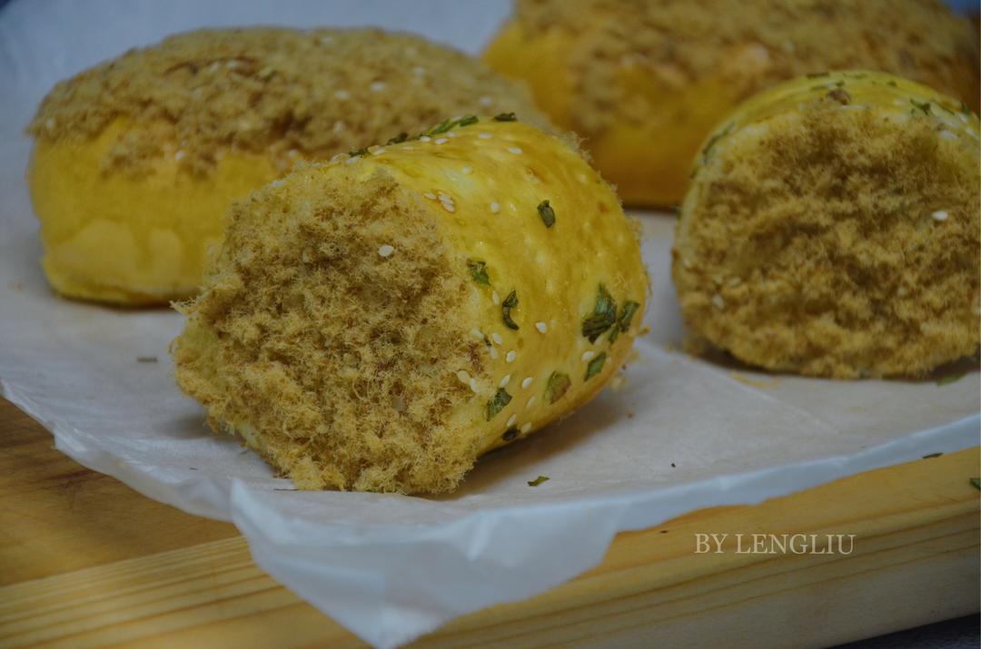 柔软的肉松面包的做法