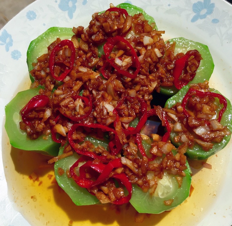 只需要五分钟就可以的美味蒜蓉蒸丝瓜