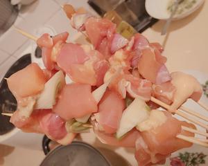 日式盐烤烧鸟（京葱鸡肉、独家葱烤金针菇、土豆片等等）的做法 步骤2