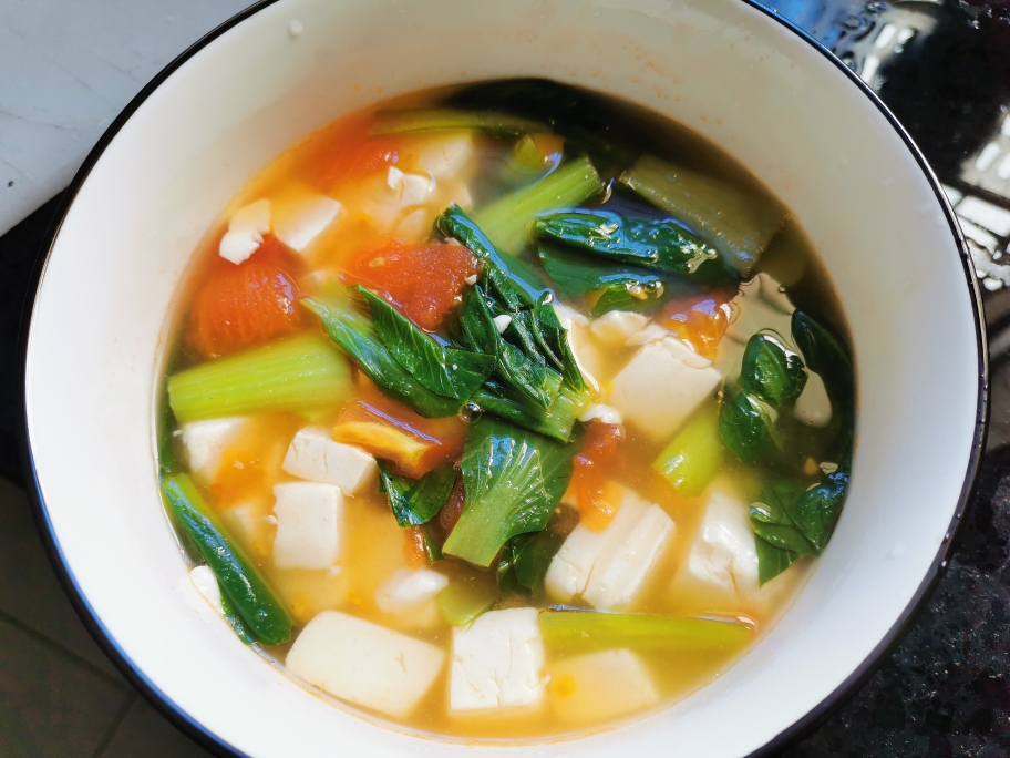 青菜西红柿豆腐汤